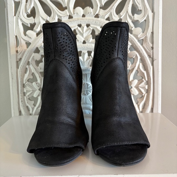 American Eagle Black Faux Suede Open Toe Bootie Lattice Pattern Chunky Heel - Picture 2 of 7